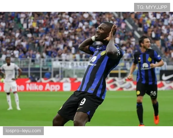 米兰德比一触即发,AC米兰与国际米兰巅峰对决引爆球迷热情 米兰德比一触即发,AC米兰与国际米兰巅峰对决引爆球迷热情