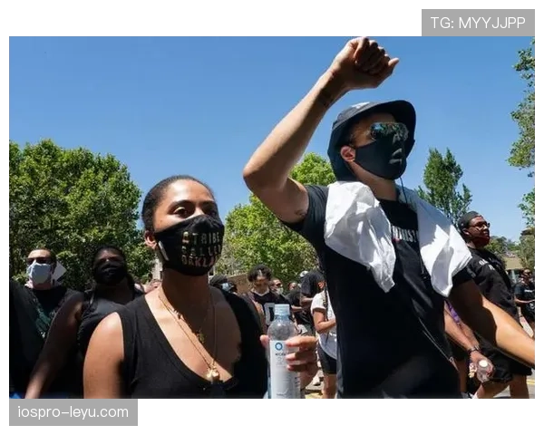 谢联球迷集体发声抗议,球队管理问题引广泛关注 谢联球迷集体发声抗议,球队管理问题引广泛关注