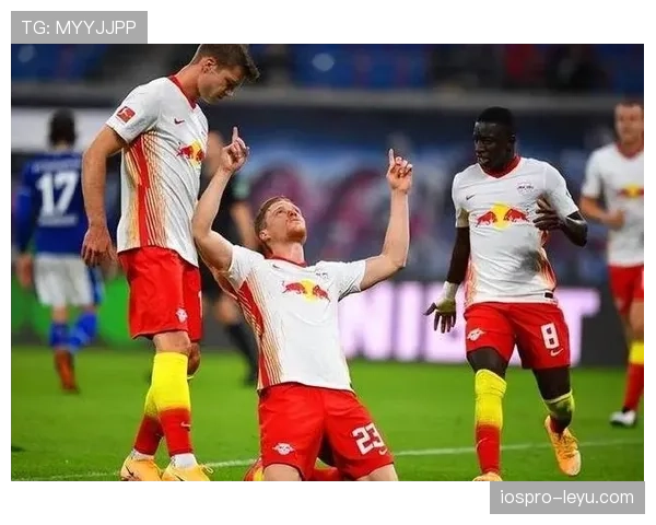 奥格斯堡控球能力显著提升,全新战术风格初见成效 奥格斯堡控球能力显著提升,全新战术风格初见成效