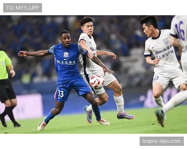 中超联赛进入冲刺阶段，各队季后赛席位争夺白热化