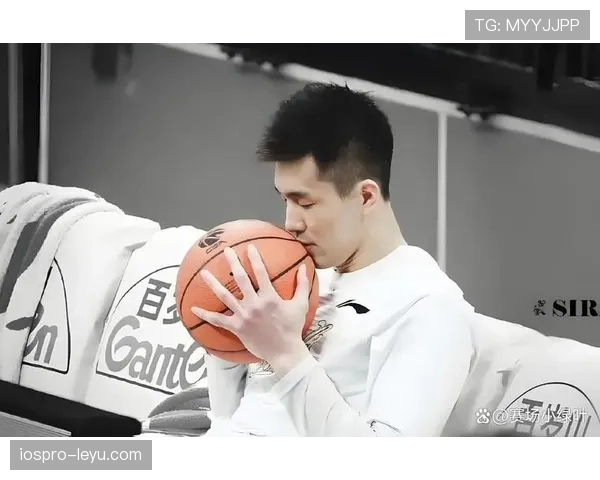 郭艾伦这生活也太反差了，球场上拼命，镜头外却爱买买买停不下来！